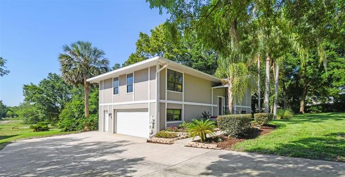 Attached, Backyard, Exterior, Facade, Modern