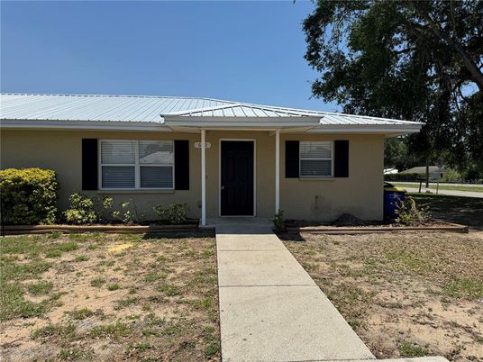 Exterior, Facade, Ranch