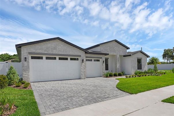 Attached, Exterior, Facade, Ranch