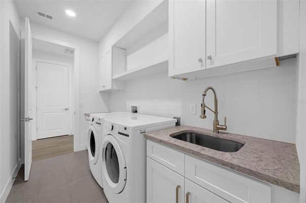 Interior, Recessed Lighting, Washer, Wood Texture Flooring