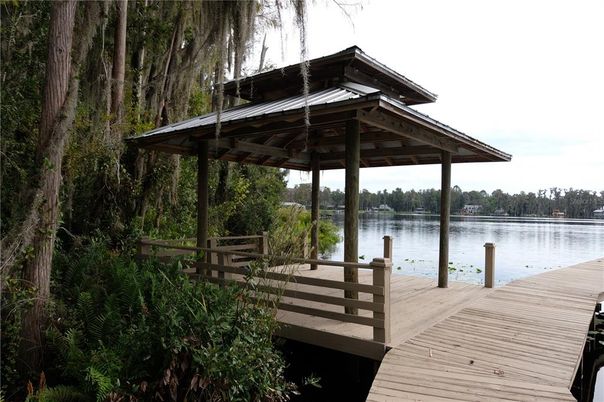 Exterior, Lake