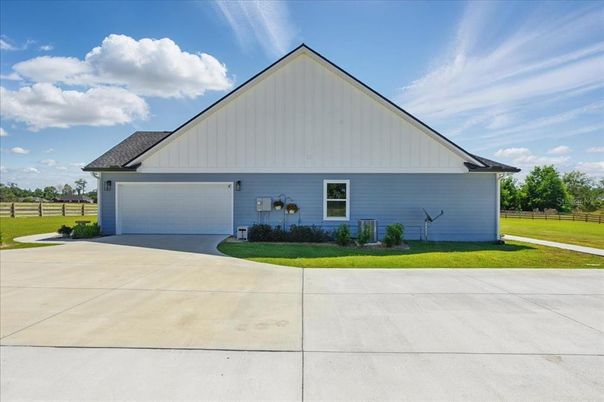 Attached, Exterior, Facade, Ranch