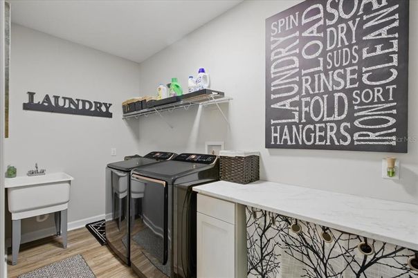 Interior, Washer, Wood Texture Flooring