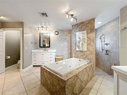 Bathroom, Interior, Recessed Lighting