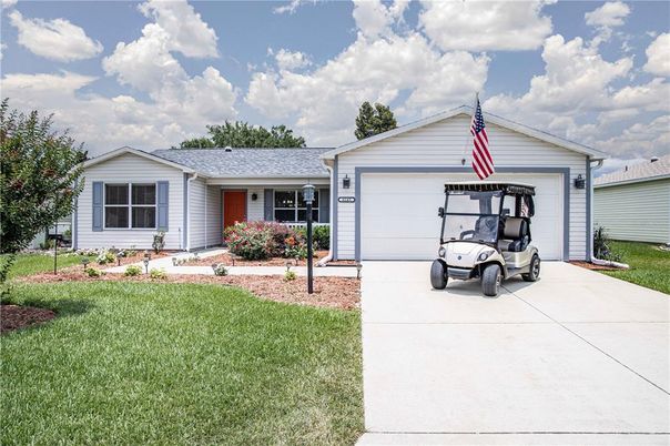 Attached, Exterior, Facade, Ranch