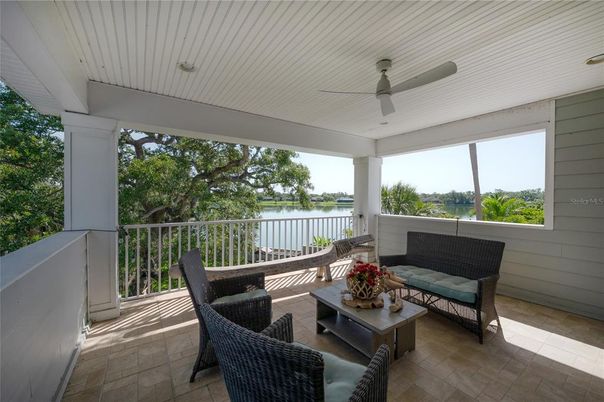 Exterior, Living room, Water