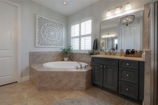 Bathroom, Dual Sink Vanities, Interior, Recessed Lighting