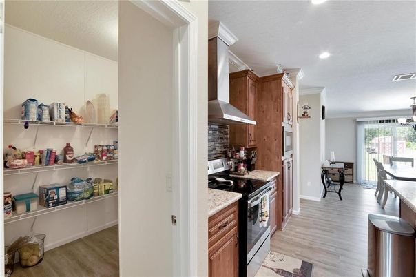 Dining room, Interior, Kitchen, Pendant Lights, Recessed Lighting, Wood Texture Flooring