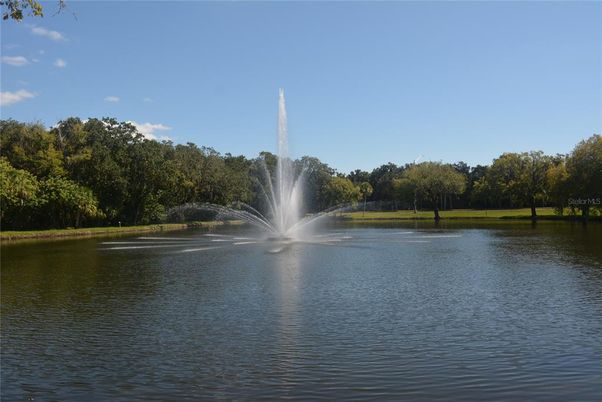 Exterior, Lake