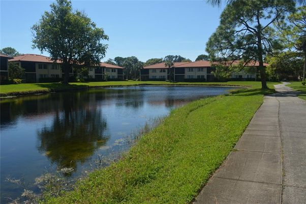 Exterior, Lake