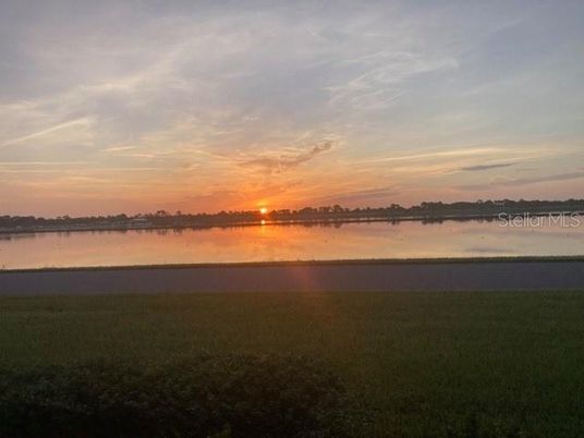 Exterior, Lake