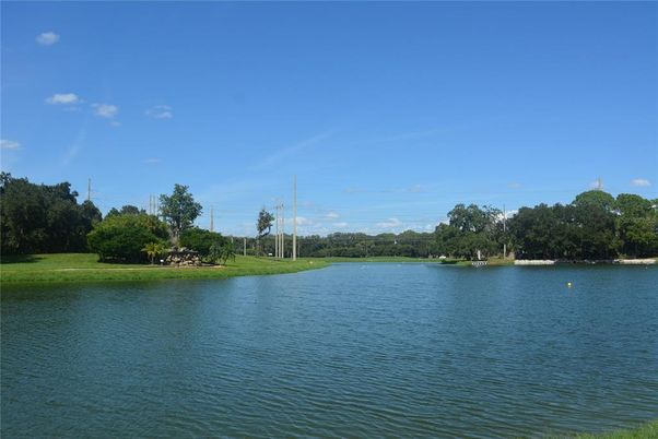 Exterior, Lake