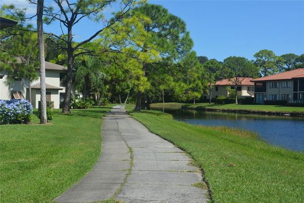 Exterior, Lake