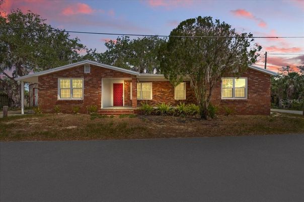 Exterior, Facade, Brick Facade, Ranch