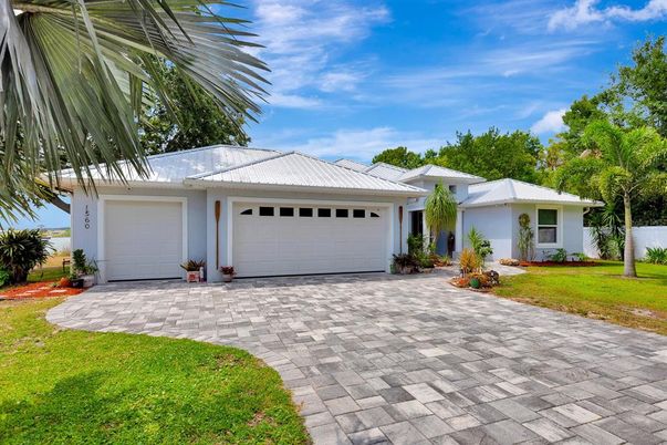 Attached, Exterior, Facade, Ranch
