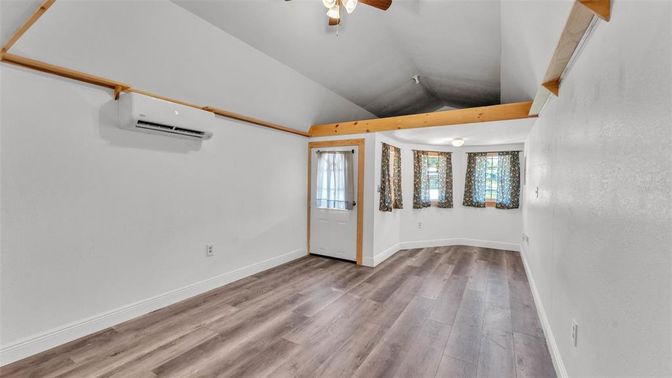Empty room, Interior, Wooden Beams, Wood Texture Flooring