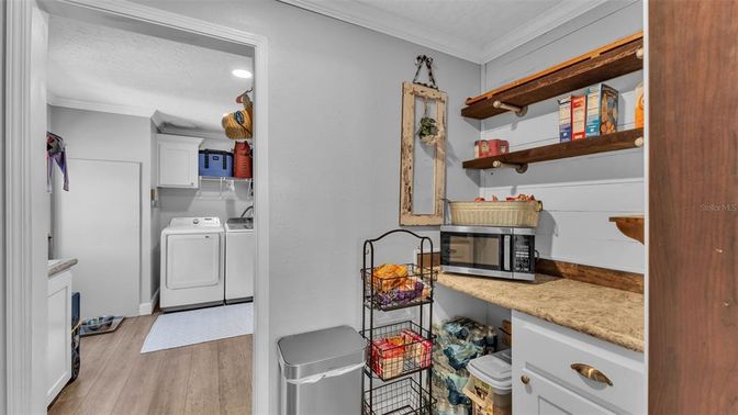 Interior, Recessed Lighting, Washer, Wood Texture Flooring