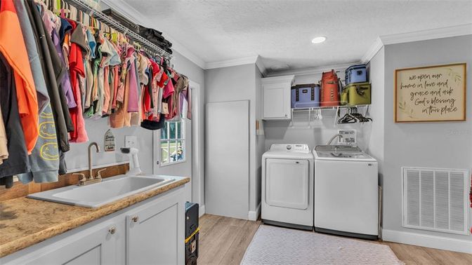 Interior, Recessed Lighting, Washer, Wood Texture Flooring