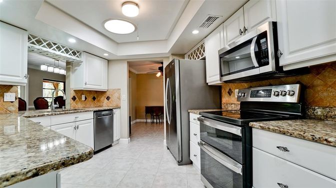 Dining room, Interior, Kitchen, Recessed Lighting, Stainless Steel Appliances