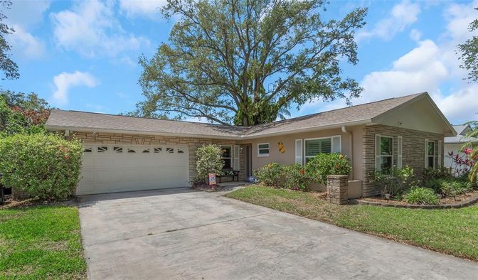 Attached, Exterior, Facade, Ranch