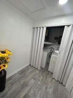 Interior, Washer, Wood Texture Flooring