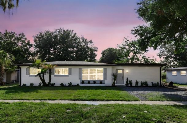 Backyard, Exterior, Facade, Ranch