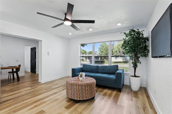 Interior, Living room, Recessed Lighting, Wood Texture Flooring