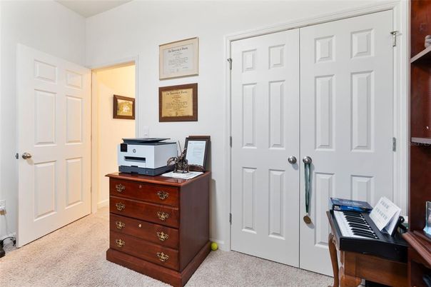 Interior, Piano