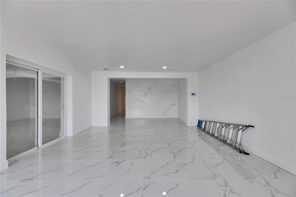 Empty room, Interior, Marble, Marble Walls, Recessed Lighting