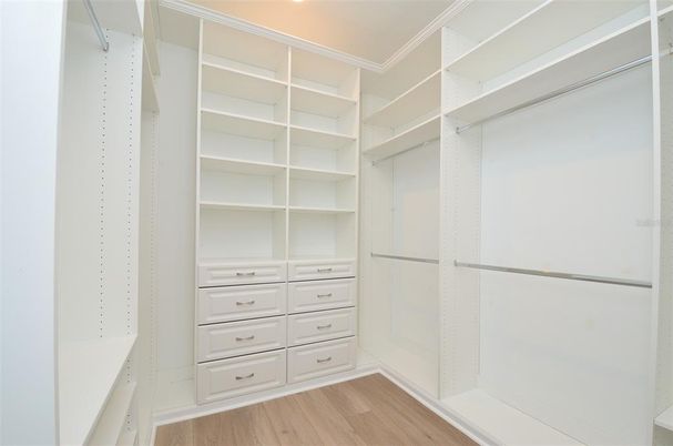 Interior, Walk-in Closets, Wood Texture Flooring