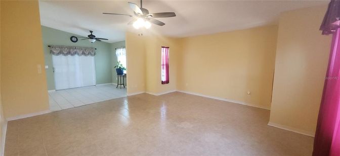 Empty room, Interior