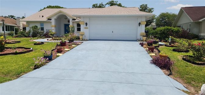 Attached, Exterior, Facade, Ranch