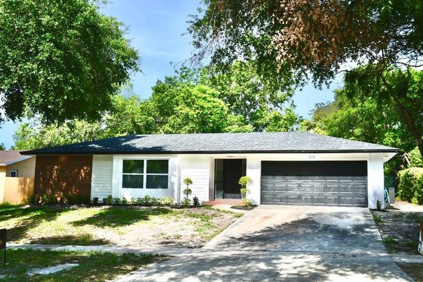 Attached, Exterior, Facade, Ranch