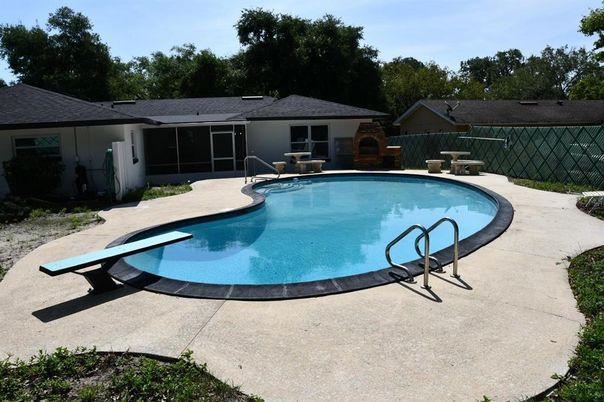 Exterior, Pool