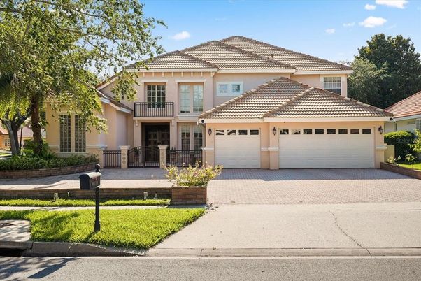 Attached, Exterior, Facade, Mediterranean