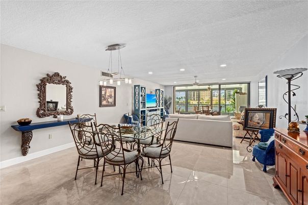 Dining room, Interior, Living room, Pendant Lights, Recessed Lighting