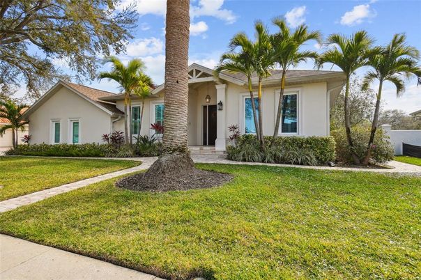 Backyard, Exterior, Facade, Ranch