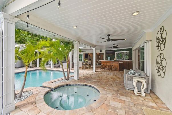 Exterior, Pool, Recessed Lighting