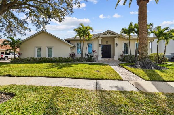 Backyard, Exterior, Facade, Ranch