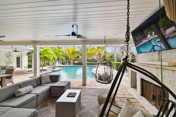Exterior, Pool, Recessed Lighting