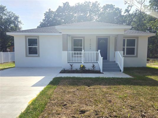 Exterior, Facade, Ranch