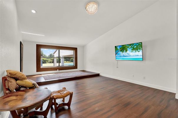 Interior, Recessed Lighting, Wood Texture Flooring