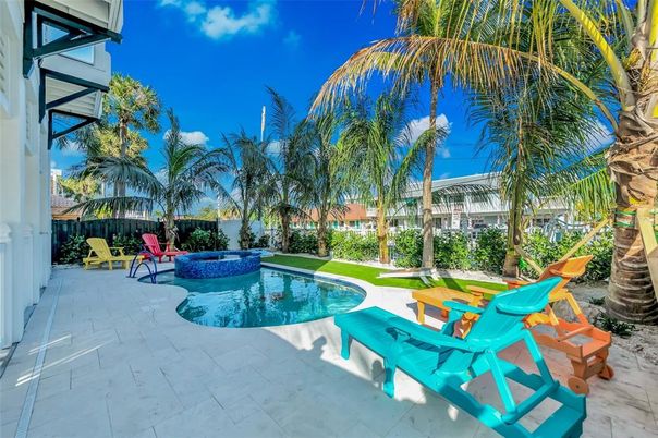 Exterior, Pool