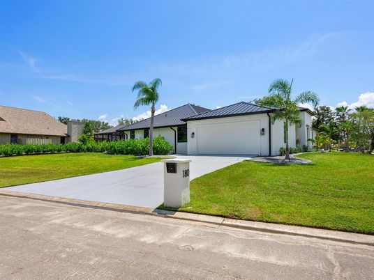 Attached, Exterior, Facade, Ranch