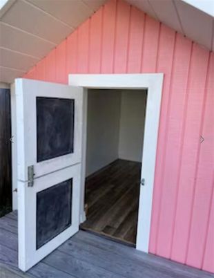 Exterior, Wood Texture Flooring