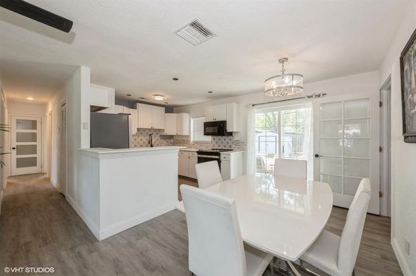 Chandelier, Dining room, Interior, Kitchen, Recessed Lighting, Wood Texture Flooring
