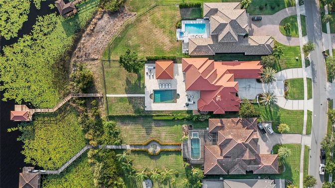 Exterior, Drone