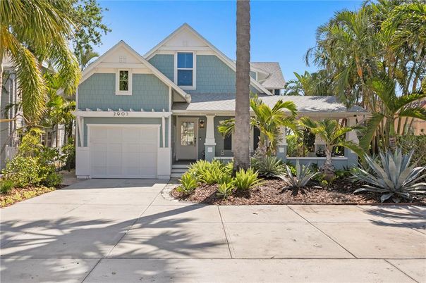 Attached, Exterior, Facade, American Craftsman