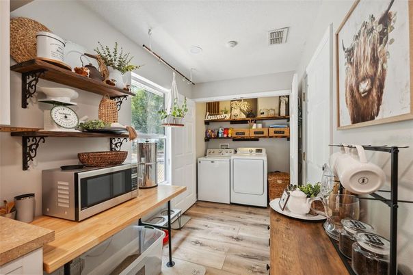 Interior, Washer, Wood Texture Flooring