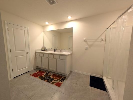 Bathroom, Dual Sink Vanities, Interior, Recessed Lighting
